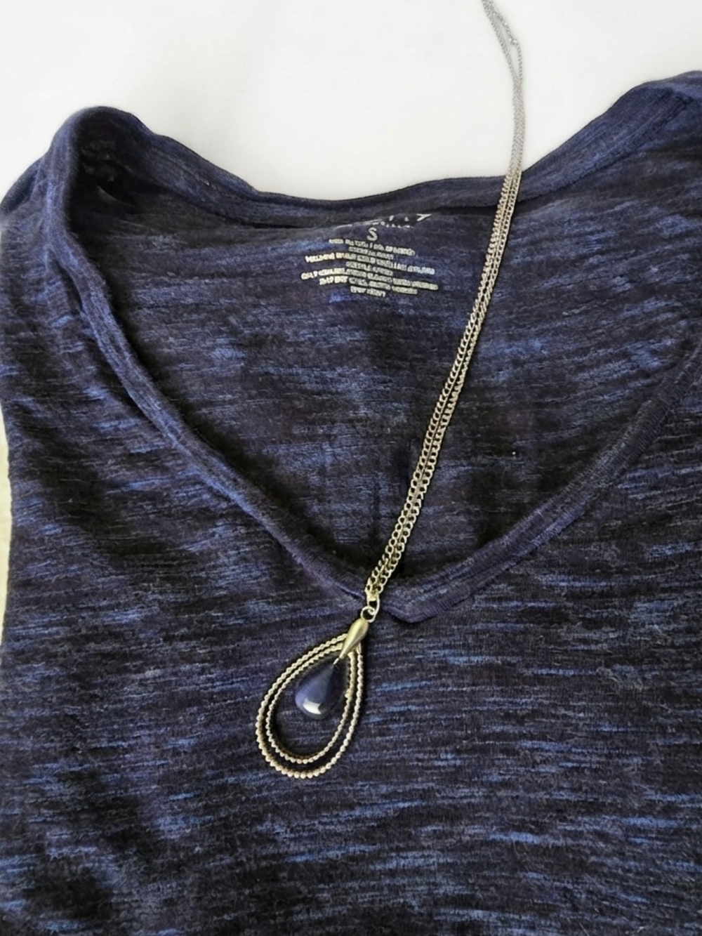 Apt. 9 Essentials Navy Blue Space Dye V-Neck Size Small and Paparazzi Necklace